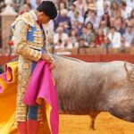 Sevilla: una faena por coleta y una corrida ‘en cuarta’