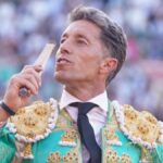 Escribano pasea premio y Román lo pierde por el acero en la ‘miurada’ de cierre de la Feria de Abril